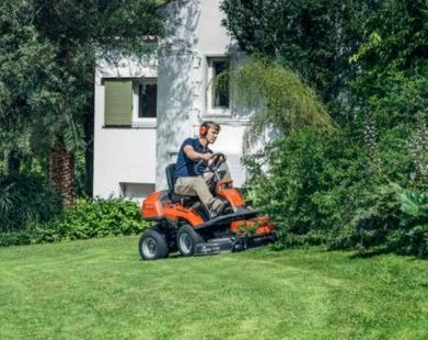 Fűnyíró traktort vagy ridert válasszon?